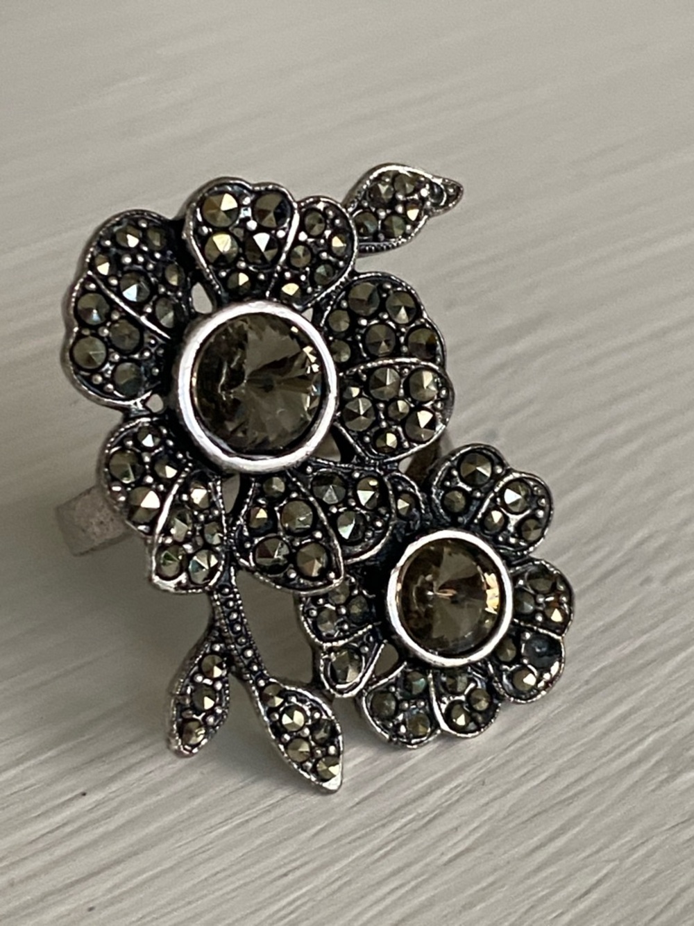Fossil Black Flower Ring Marcasite Accents Shimmery Festival Concert Spring - Picture 10 of 16